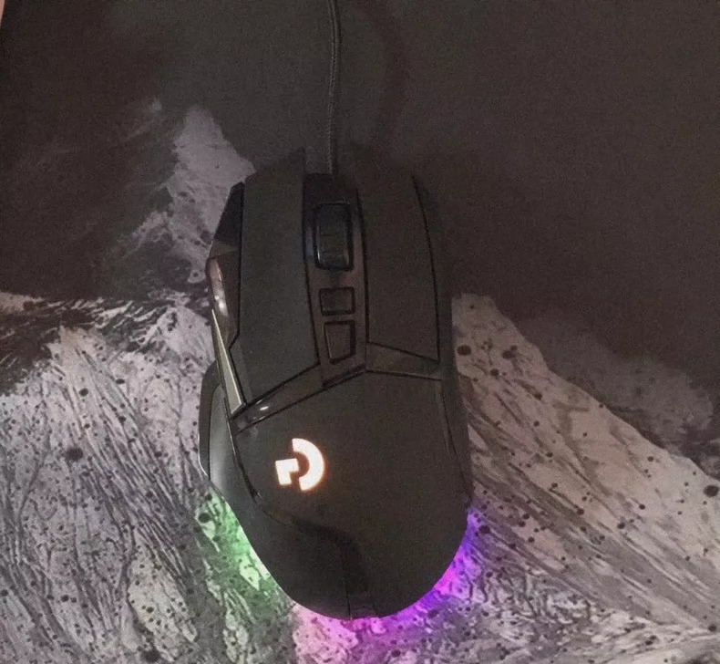 全新型号G502电竞游戏有线鼠标，工厂直发，包邮！  全新未拆封，质感很好，质保一年，有问题包退换！ 随买即得，附赠电竞驱动+游戏宏，宏设置已预设，方便自定义。